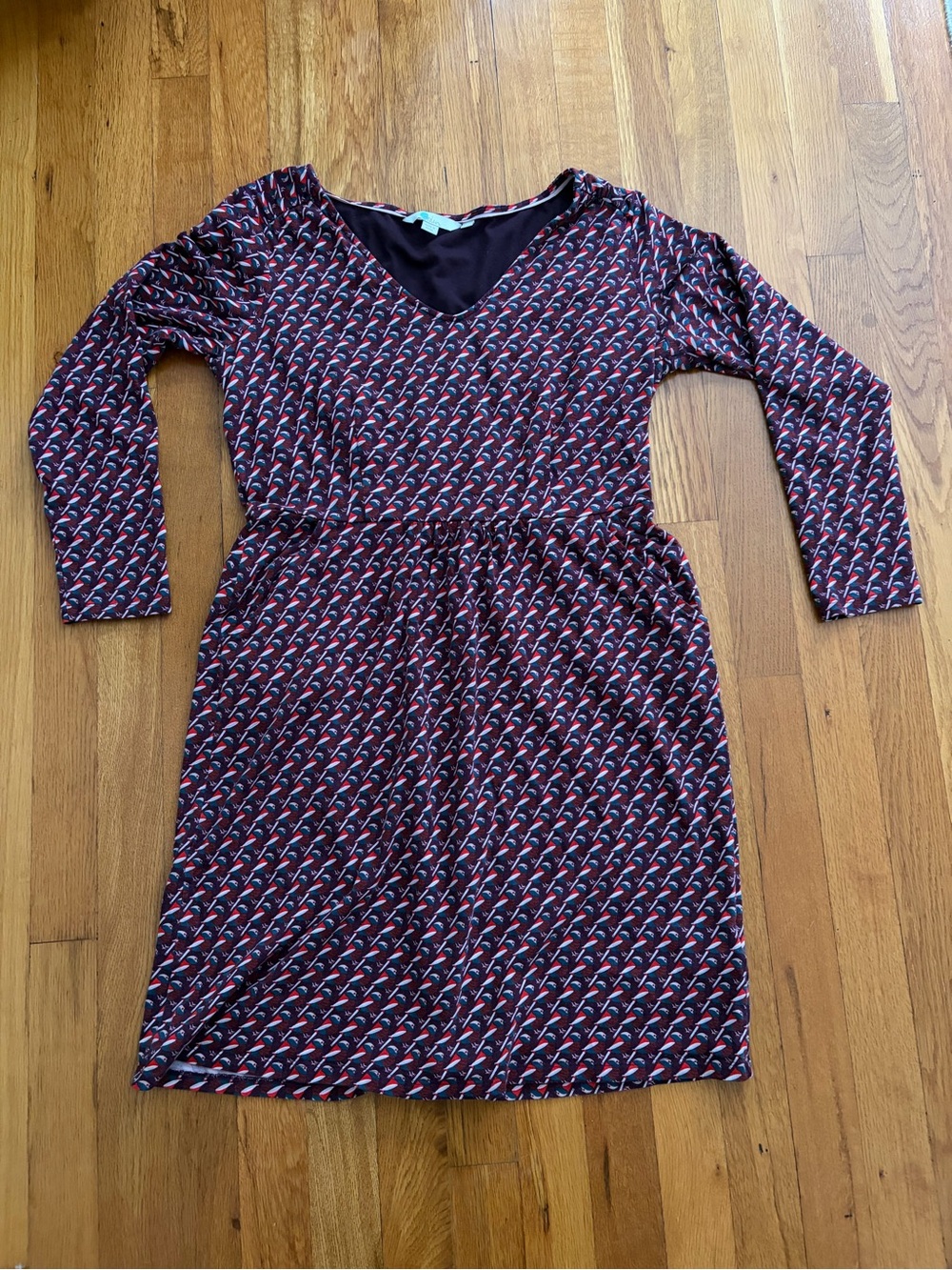 Boden Women's Long Sleeve V-Neck Patterned Dress in Navy and Red